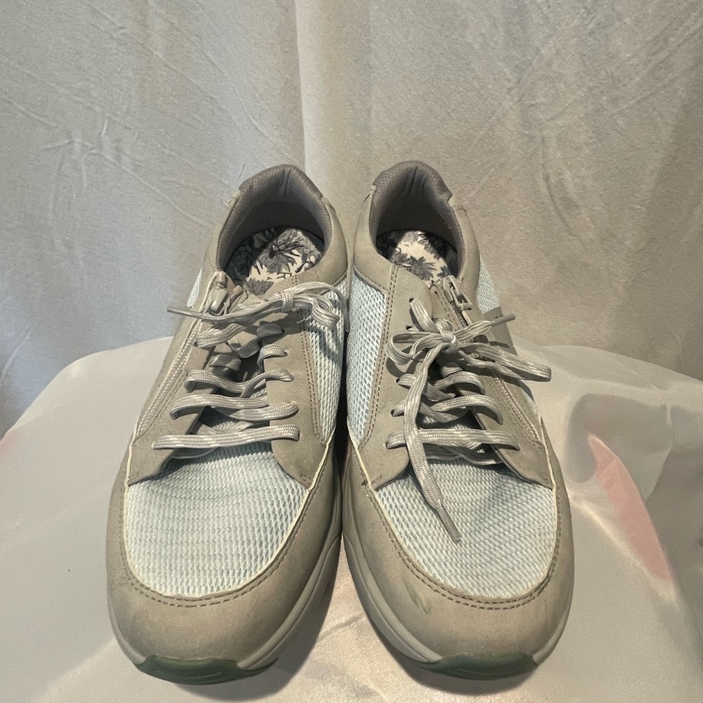 Women's Traq Gray/ Blue Athletic Shoes